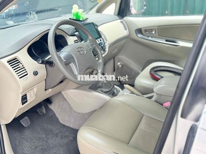 Toyota Innova 2.0E sx 2015 form mới