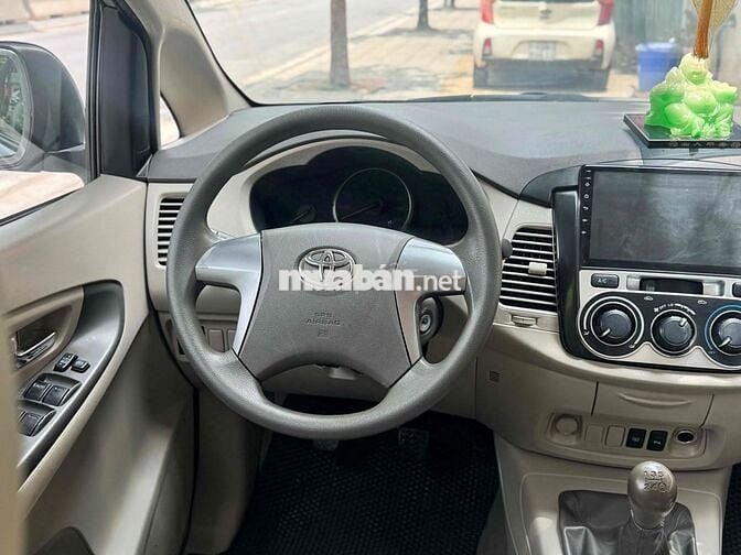 Toyota Innova 2.0E sx 2015 form mới