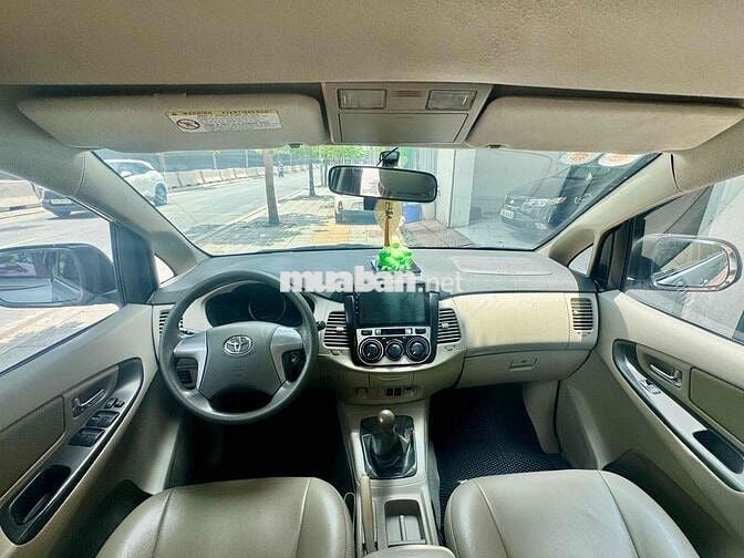 Toyota Innova 2.0E sx 2015 form mới
