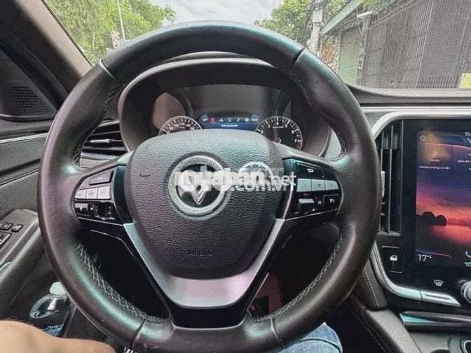 Vinfast lux a 2.0 xe đẹp giá êm cho anh em