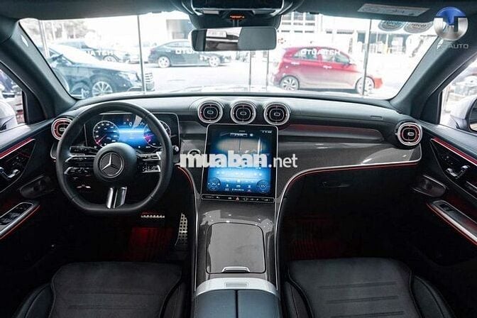 Mercedes Benz GLC Class 2023  - 10000 km