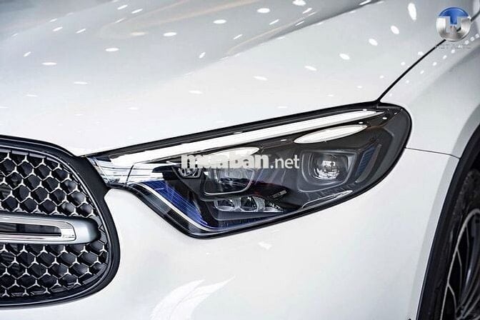 Mercedes Benz GLC Class 2023  - 10000 km