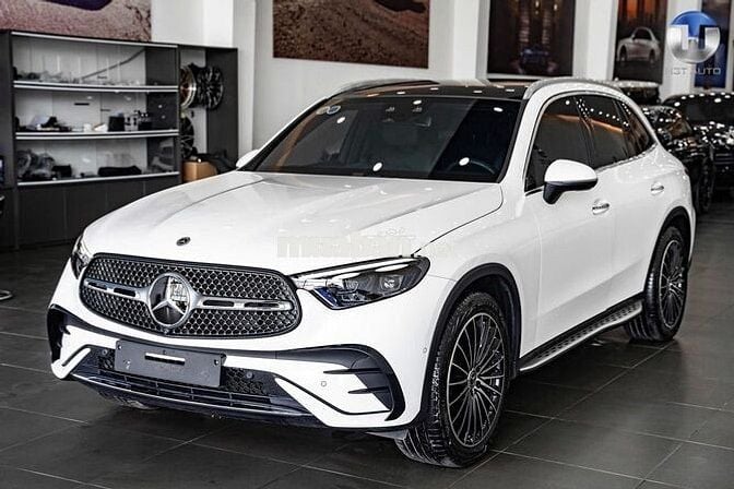 Mercedes Benz GLC Class 2023  - 10000 km