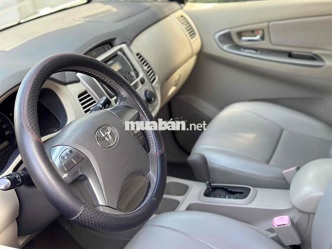 Toyota Innova 2014 2.0G - 108000 km