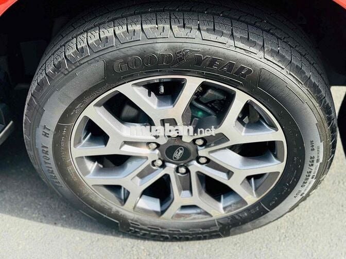 Ford Everest 2023 Titanium 2.0L 4x4 AT - 50.000km