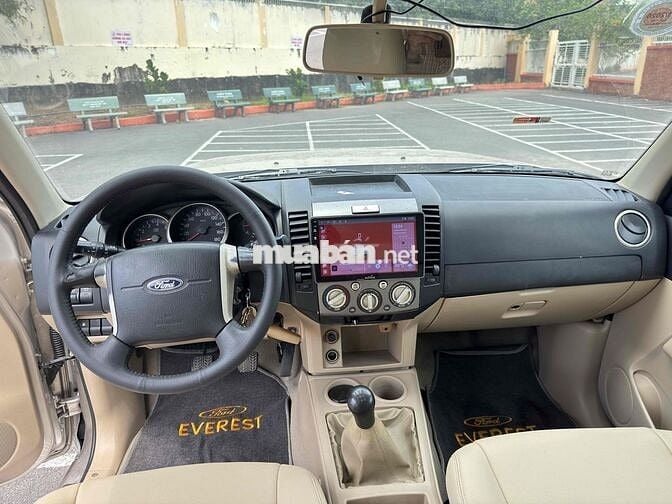 Ford Everest 2009 2.5L 4x2 MT - 98 km