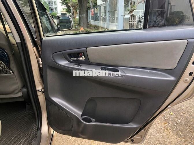Toyota Innova 2012 E - 280000 km