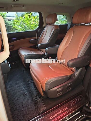 2022 2.2D Premium 7 chỗ - 72000 km