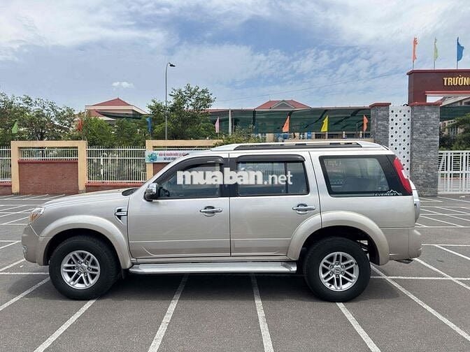 Ford Everest 2009 2.5L 4x2 MT - 98 km