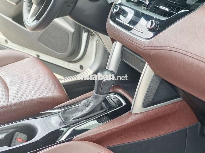 Toyota Corolla Cross 2020 bản G màu trắng