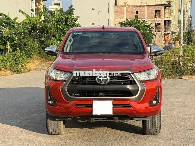 Bán xe Toyota Hilux 2021 2.4E 4x2 AT màu cam