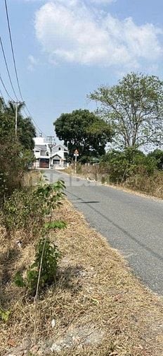 757,1m2 đất mặt tiền đường nhựa 13.47m- 201,4m2 tc. Gần chợ, trường họ