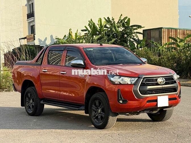 Bán xe Toyota Hilux 2021 2.4E 4x2 AT màu cam