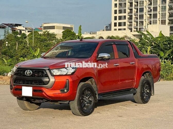 Bán xe Toyota Hilux 2021 2.4E 4x2 AT màu cam