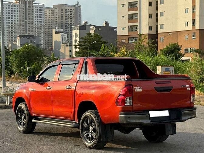 Bán xe Toyota Hilux 2021 2.4E 4x2 AT màu cam