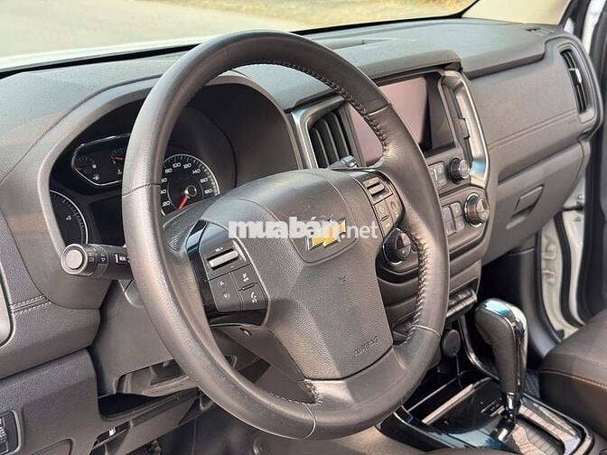 Bán Chevrolet Trailblazer LTZ 2018 4x4AT màu trắng