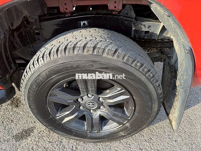 Bán xe Toyota Hilux 2021 2.4E 4x2 AT màu cam
