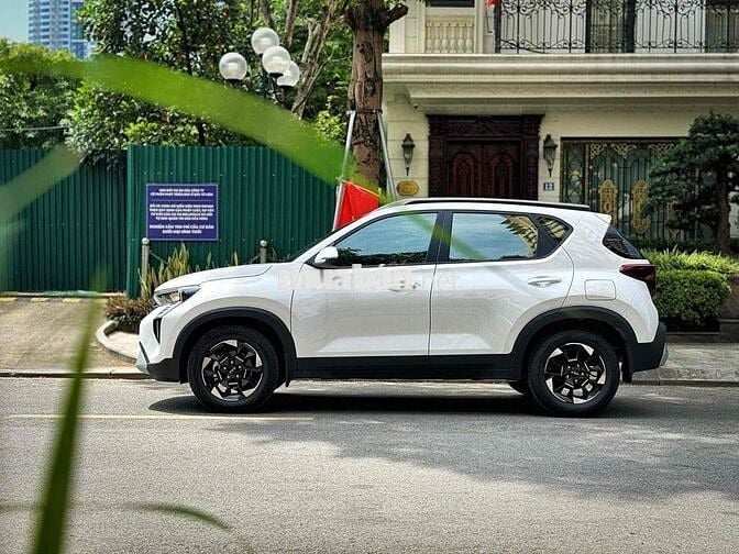 Kia Sonet 2025 Deluxe 1.5 AT - 3000 km
