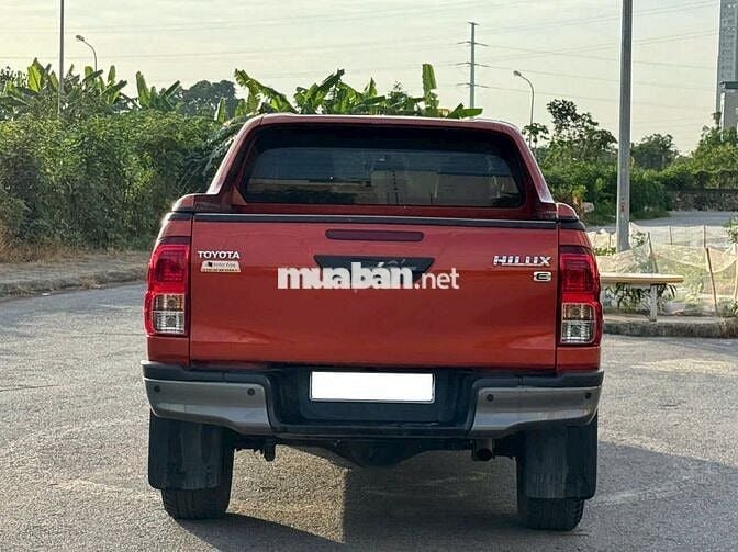 Bán xe Toyota Hilux 2021 2.4E 4x2 AT màu cam