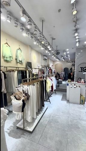 CHO THUÊ NHÀ MẶT PHỐ 242 CẦU GIẤY – VỊ TRÍ VÀNG KINH DOANH SIÊU ĐỈNH