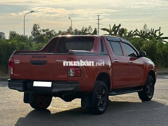 Bán xe Toyota Hilux 2021 2.4E 4x2 AT màu cam