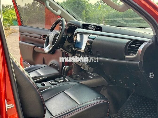 Bán xe Toyota Hilux 2021 2.4E 4x2 AT màu cam