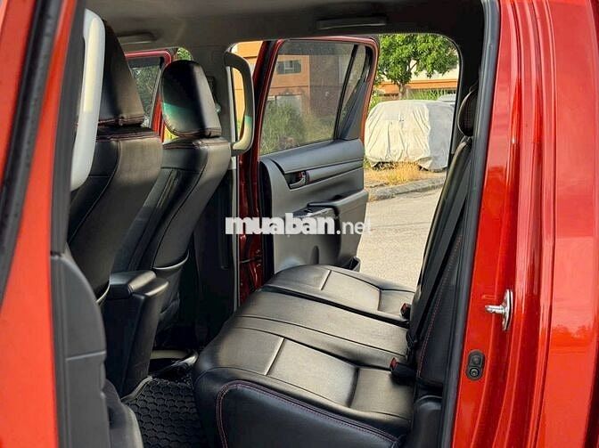 Bán xe Toyota Hilux 2021 2.4E 4x2 AT màu cam