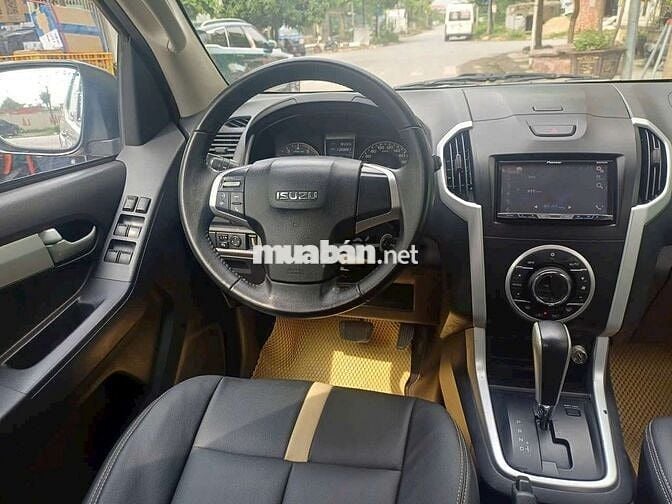 Bán Isuzu Dmax 3.0AT 4x4 sx2016 xe đẹp lỗi tặng xe