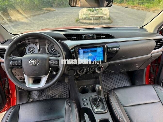 Bán xe Toyota Hilux 2021 2.4E 4x2 AT màu cam