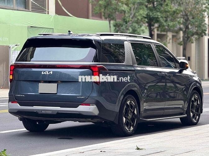 New Kia Carnival 2024 2.2D Luxury - 18.000 km