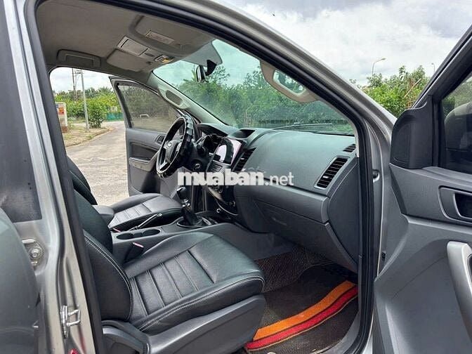 Bán xe Ford Ranger 2016 XLS 2.2L 4x2 MT màu bạc