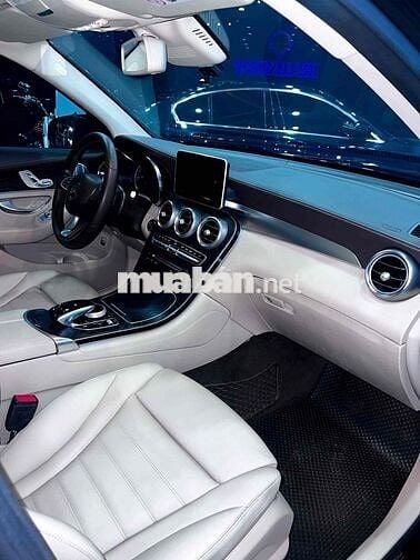 Mercedes Benz GLC 300 Model 2019 4MATIC - 63000 km