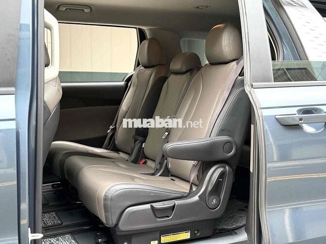 New Kia Carnival 2024 2.2D Luxury - 18.000 km