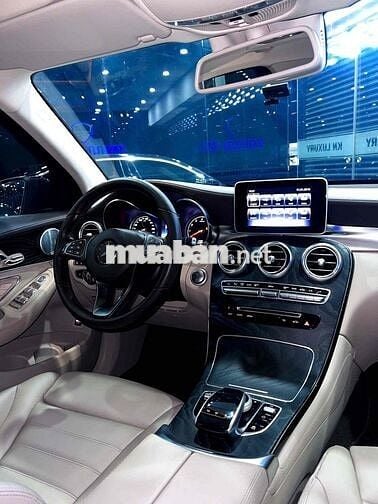 Mercedes Benz GLC 300 Model 2019 4MATIC - 63000 km