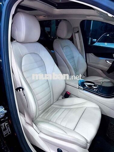 Mercedes Benz GLC 300 Model 2019 4MATIC - 63000 km