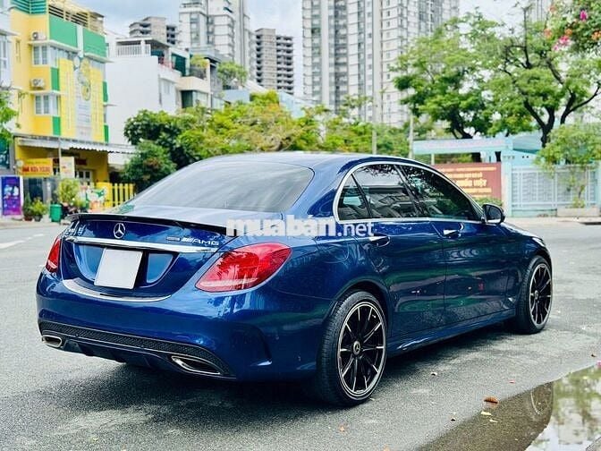 Mercedes Benz C Class 2017 C300 AMG - 60000 km
