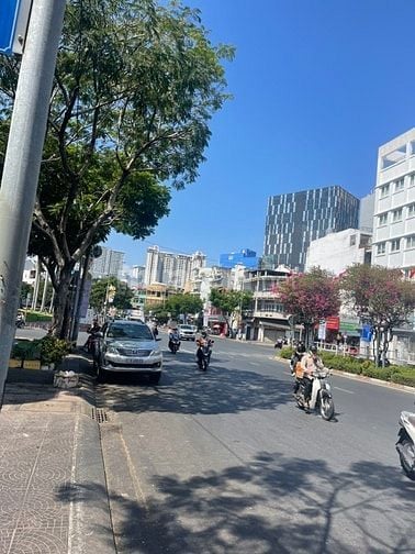 Cho thuê nhà mặt tiền đường 41 P4Q4,dt:4x18m,giá:35tr/tháng(4 lầu)