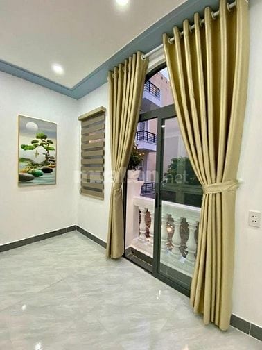 CẦN BÁN GẤP NHÀ HUỲNH VĂN BÁNH, PHÚ NHUẬN, ĐANG CHO THUÊ, BỚT TÍ LỘC 