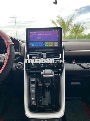 Toyota Innova Cross Xăng Điện 2024 - 12000 km