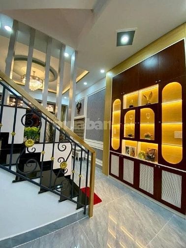 CẦN BÁN GẤP NHÀ HUỲNH VĂN BÁNH, PHÚ NHUẬN, ĐANG CHO THUÊ, BỚT TÍ LỘC 