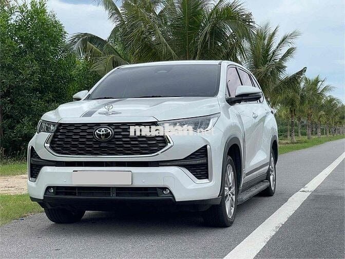 Toyota Innova Cross Xăng Điện 2024 - 12000 km