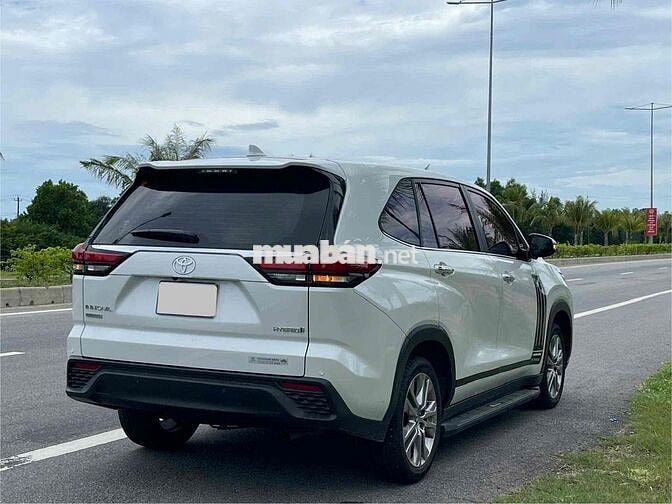 Toyota Innova Cross Xăng Điện 2024 - 12000 km