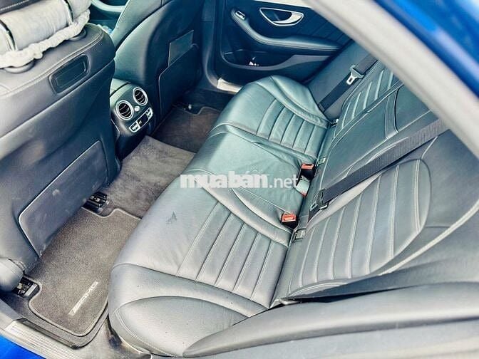 Mercedes Benz C Class 2017 C300 AMG - 60000 km