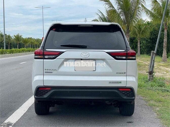 Toyota Innova Cross Xăng Điện 2024 - 12000 km