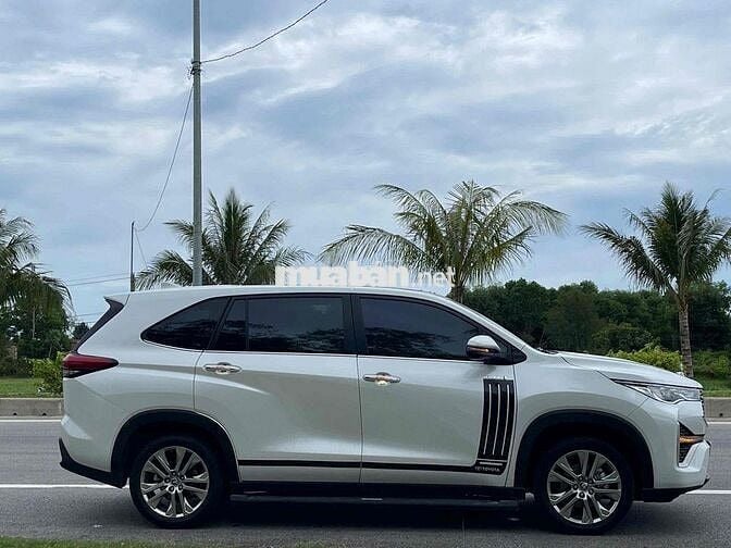 Toyota Innova Cross Xăng Điện 2024 - 12000 km