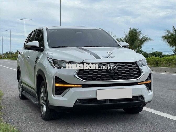 Toyota Innova Cross Xăng Điện 2024 - 12000 km