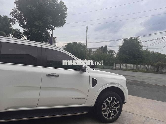 Ford Everest 2023 Titanium+ 2.0 AT 4x4 - 43000 km