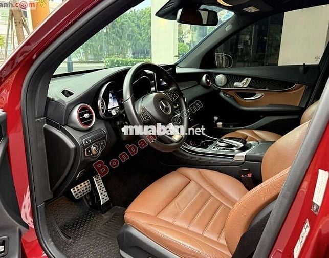 Xe Mercedes Benz GLC 300 4Matic 2018 -Màu đỏ