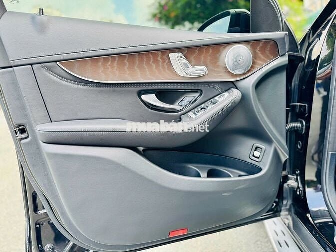 Mercedes GLC200 4Matic SX2020 xe đẹp cam kết chuẩn