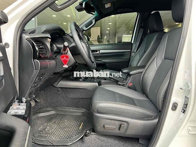 Toyota Hilux 2024 Adventure 2.8L 4x4 AT - 15000 km